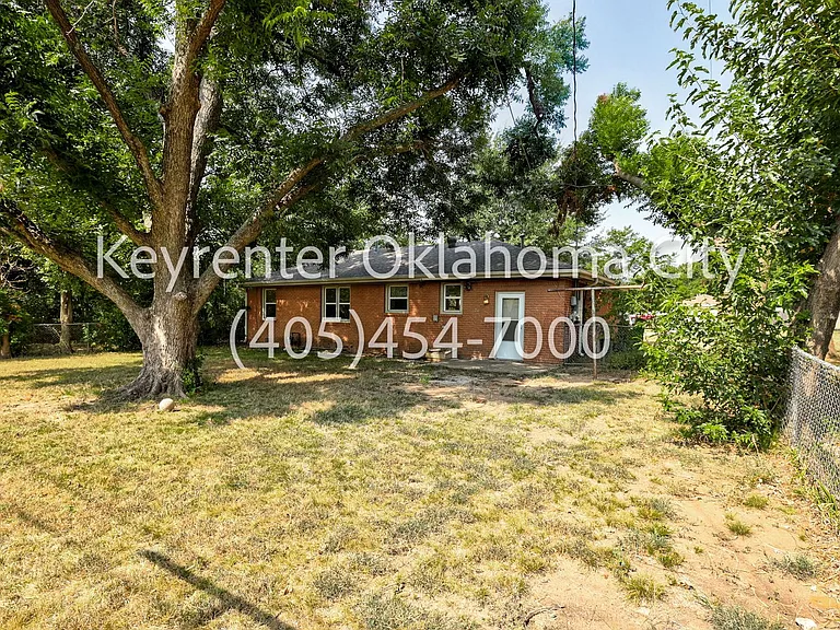 1520 Rowena Ln — Photo 29