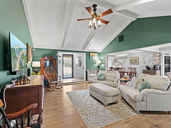 5th image of 238 Lake Dr