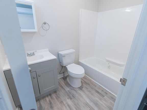 4th image of 2932 N Mascher St #10