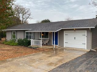 806 Pecan St, Bandera, TX 78003