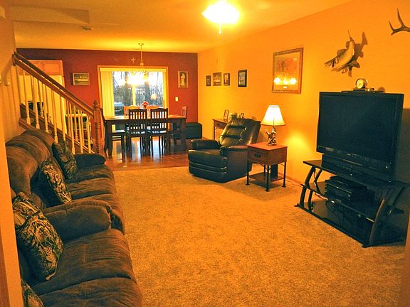 Living room w/plush carpet