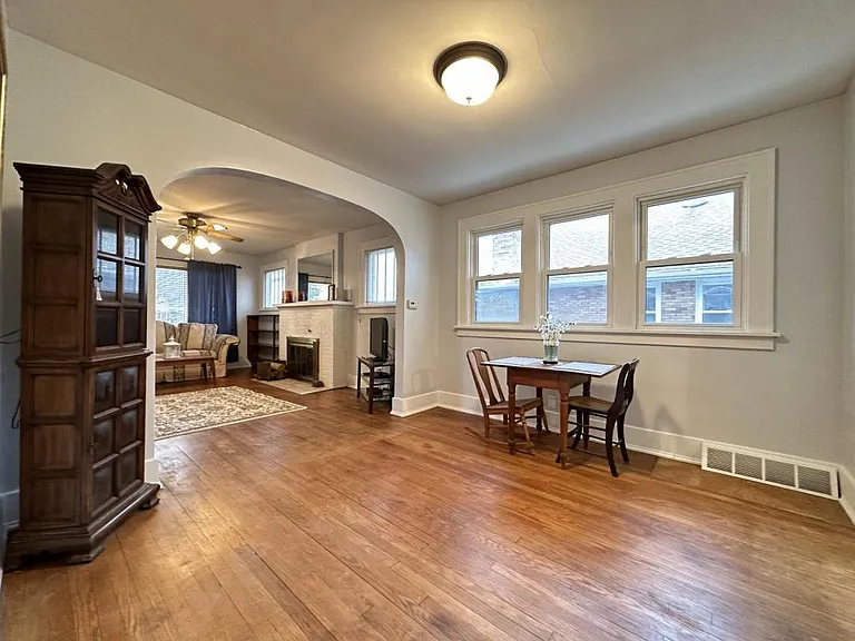 1020 Florence Ave — Photo 6