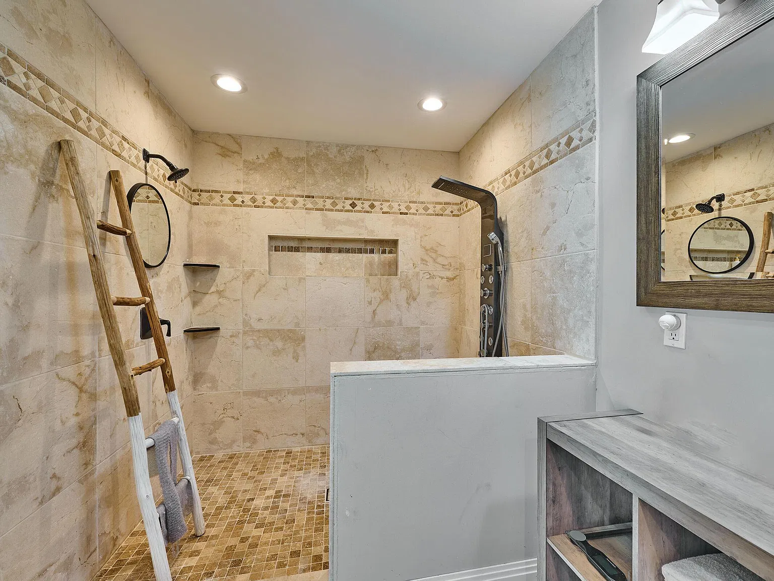 4 bed, 2204 sqft, $6,200 — Photo 4