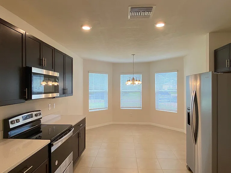 636 SW 19th Ave — Photo 7