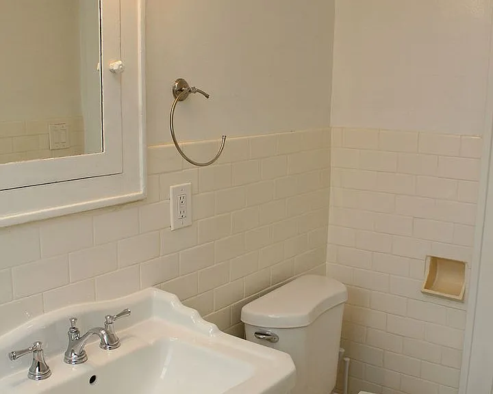 Gorgeous Remodeled Belmont 1 Bedroom with Garage! — Photo 19
