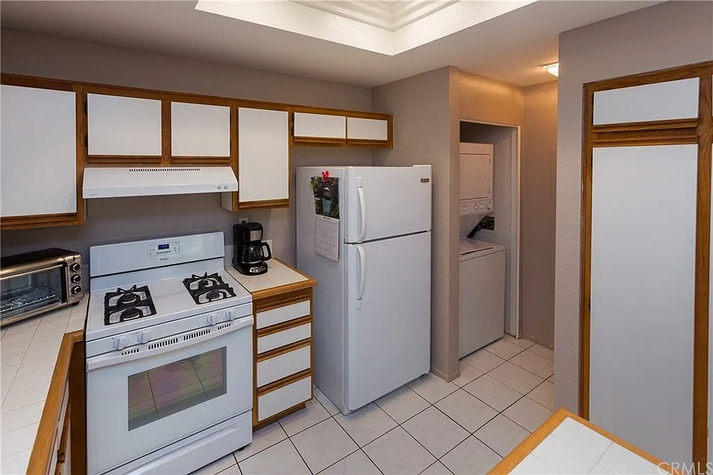 1 bed, 700 sqft, $2,200 — Photo 3