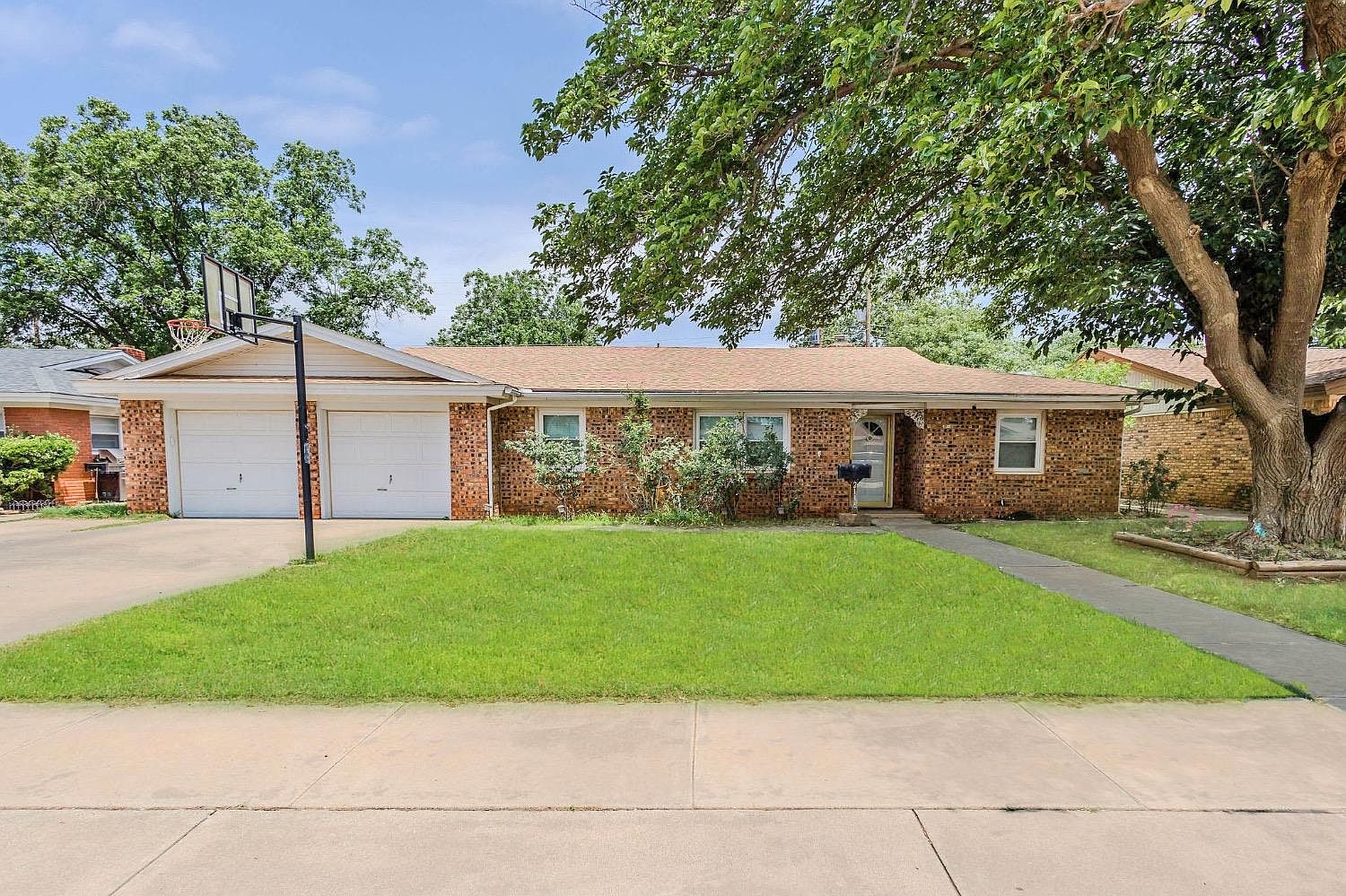 2116 71st St, Lubbock, TX 79412 | MLS #202407756 | Zillow