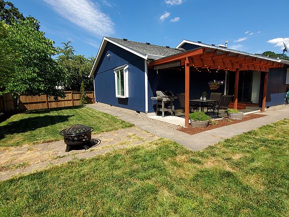 3rd image of 1367 SW 213th Ave
