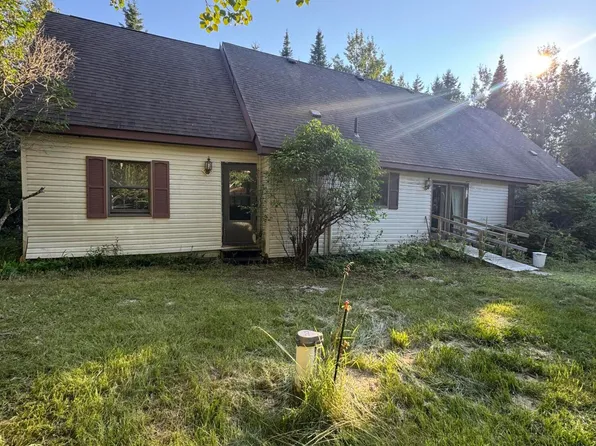 812 S Lakeside Rd, Cedarville, MI 49719