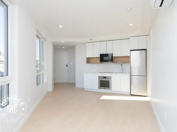 280 Meeker Avenue image 4 of 28