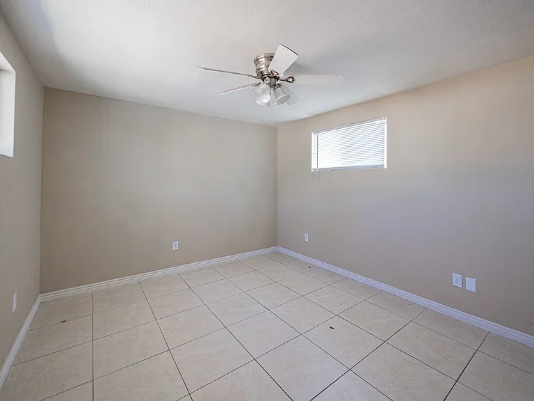 2830 E Sheridan St — Photo 14