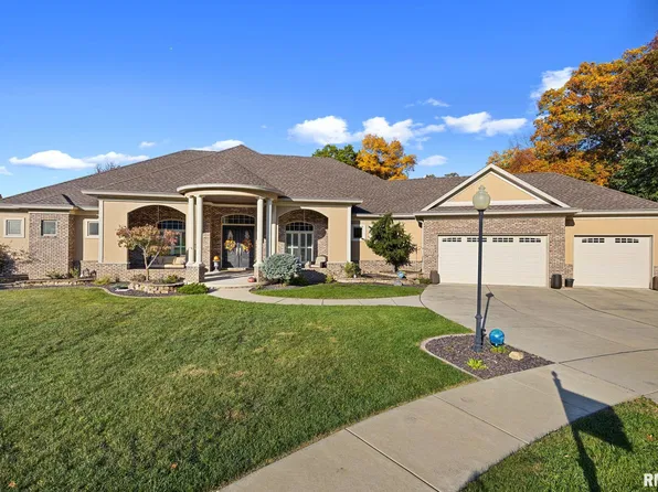 2731 Aspen Ct, Pekin, IL 61554