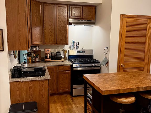 5th image of 1444 N Rockwell St #1
