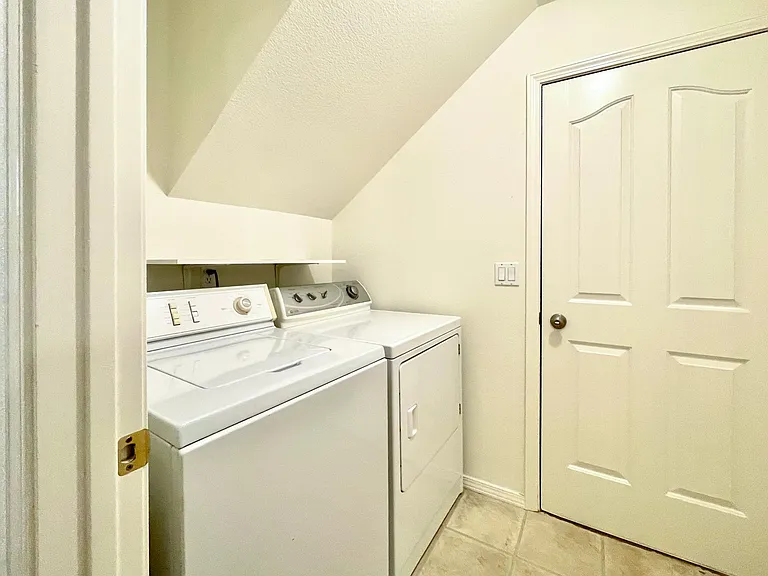 539 Fall Dr — Photo 19