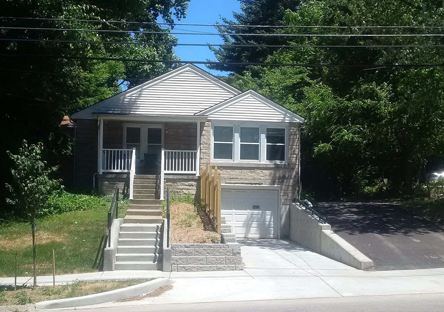 4 BED/2 BA Home close to Assembly Hall! — Photo 1