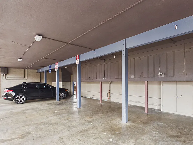 205-215 W Roderick Ave #5 — Photo 22