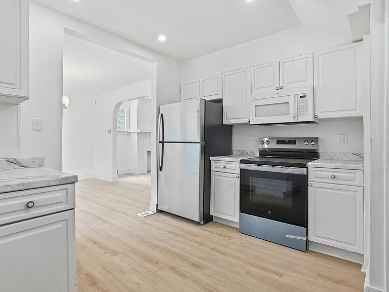 7806 Saint Lawrence Ave — Photo 9