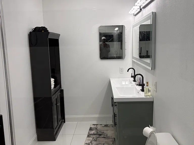 1820 N Macgregor Way — Photo 9