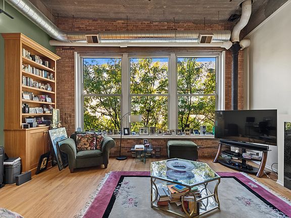 4th image of 2000 S Michigan Ave APT 304