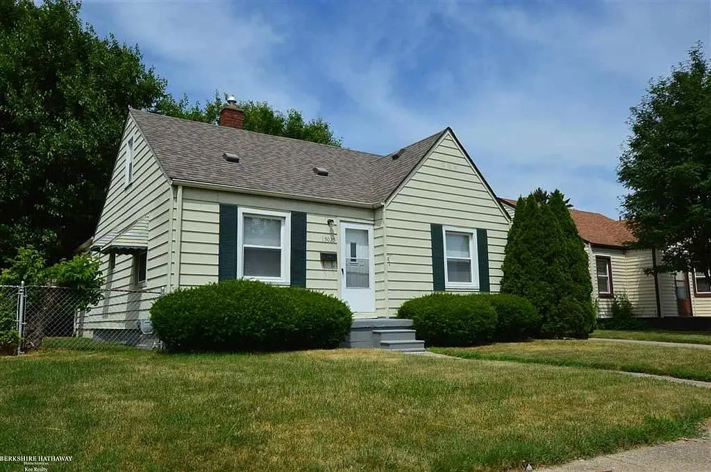 15025 Lincoln Ave photo 1