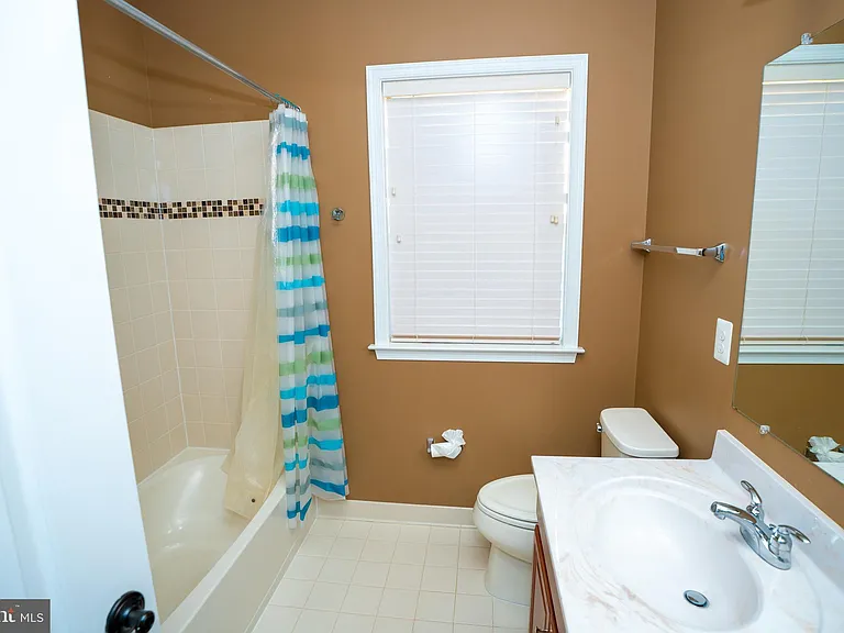 22535 Willington Sq — Photo 49
