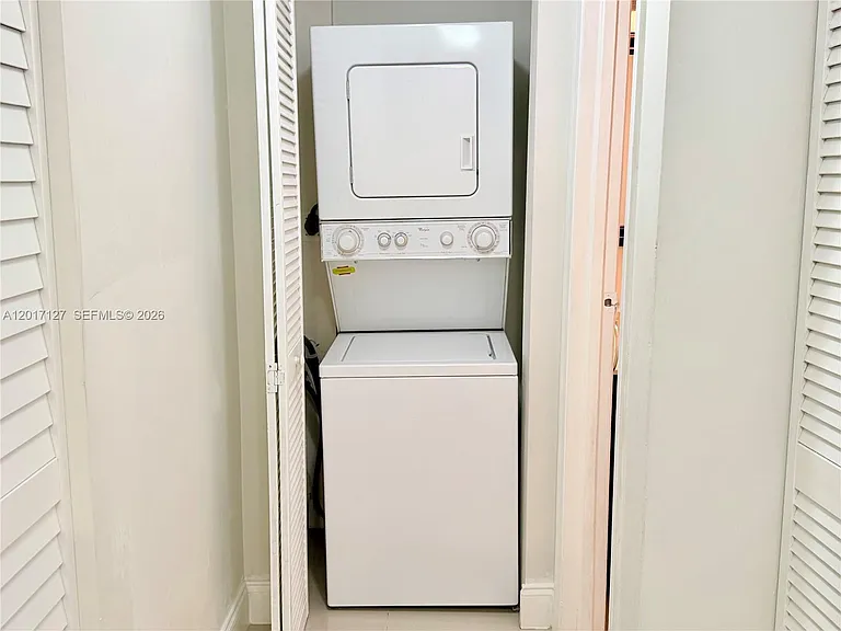 450 Commodore Dr #214 — Photo 9