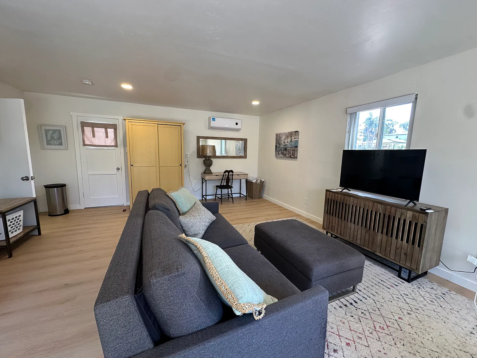 Studio, 380 sqft, $2,850 — Photo 2