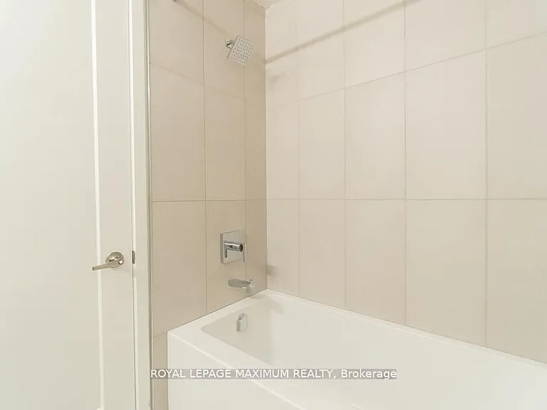 70 Princess St #2015-E — Photo 15
