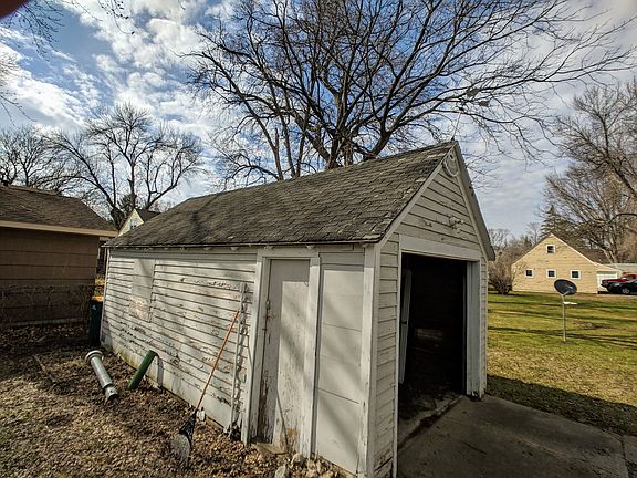 4th image of 903 Cedar Ave