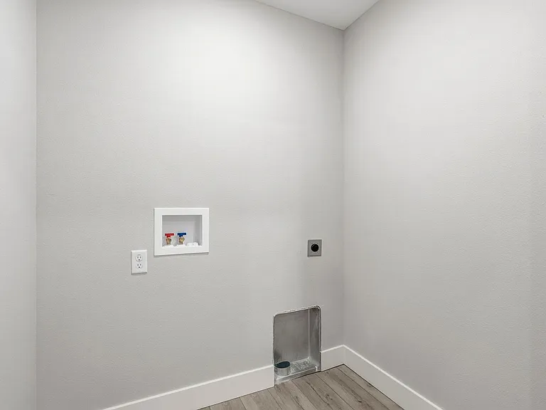 2191 W Parkview Ave — Photo 18