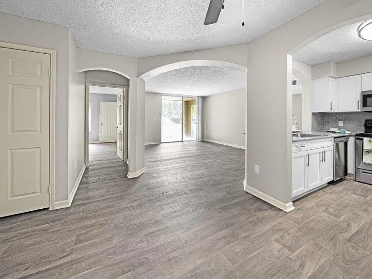 Mosaic Apartments — Photo 6