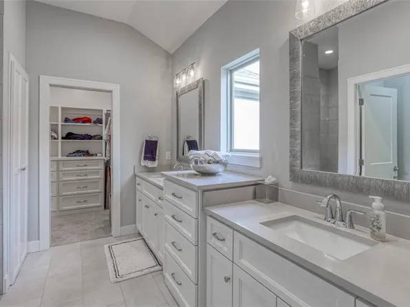 13837 Westgate St, Overland Park, KS 66221