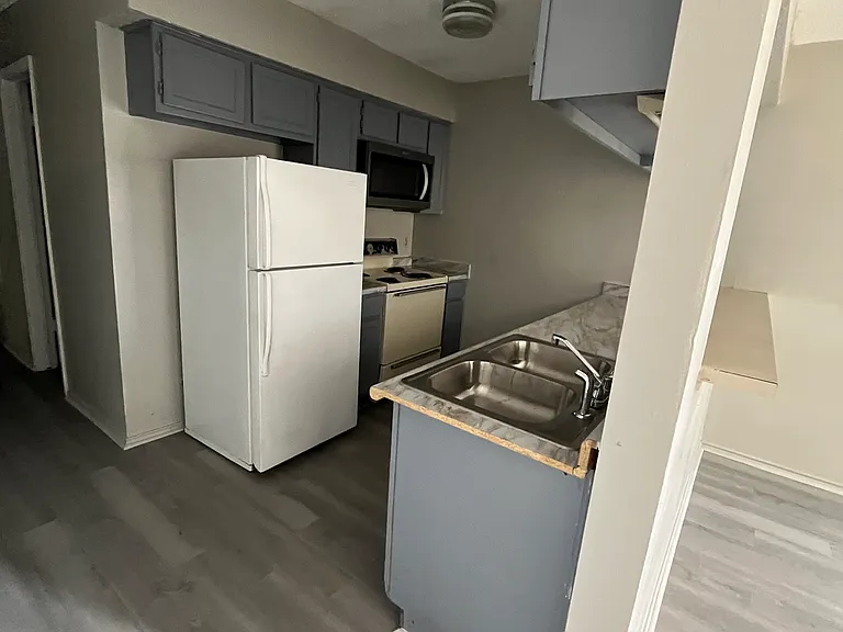 1048 Oregon Ave #B — Photo 10