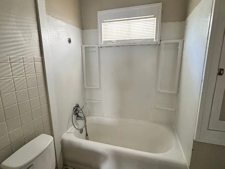 1204 Glenhurst Ct — Photo 9