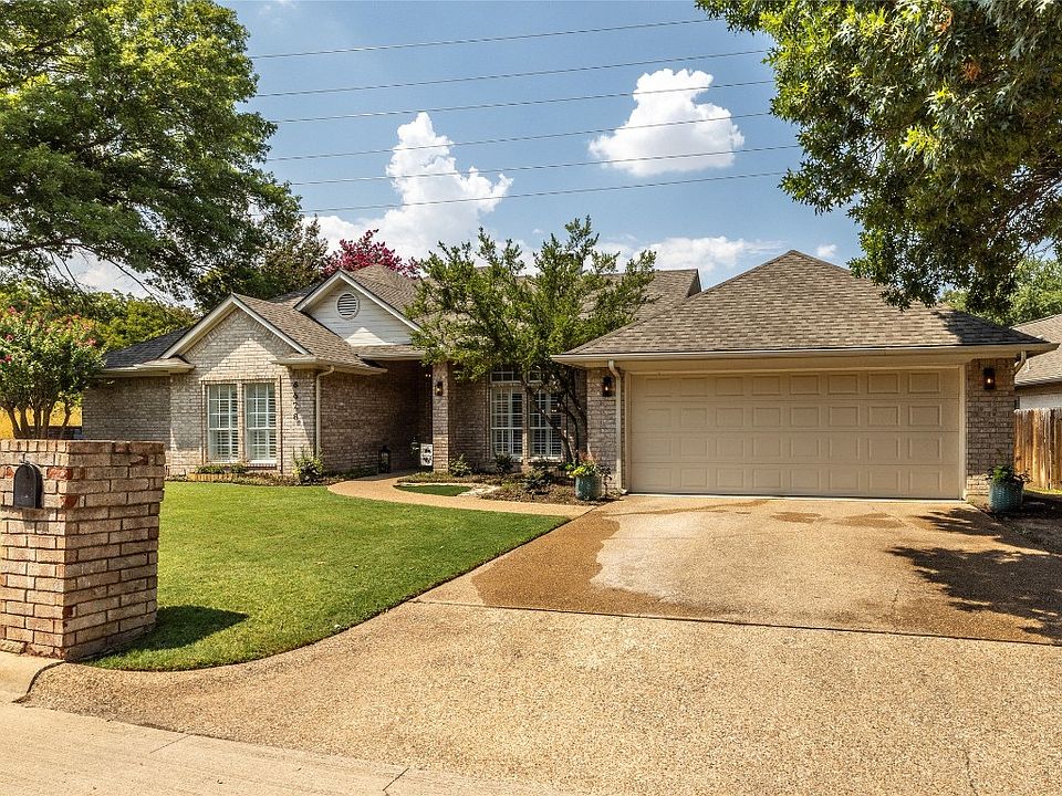 6628 Westmoor Ln, Benbrook, TX 76132 MLS 20418558 Zillow