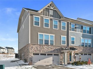 5001 Lampl Ln, Jeannette, PA 15644