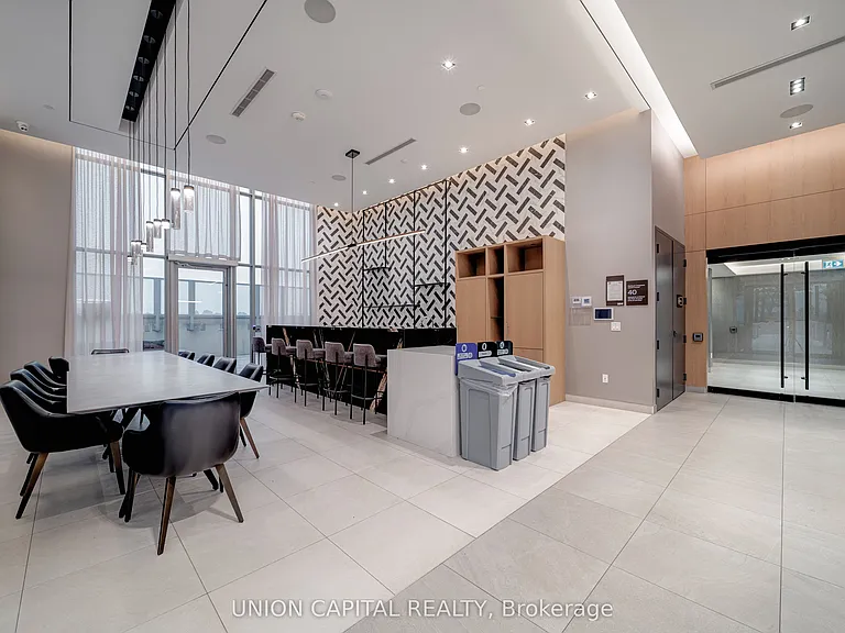 225 Village Green Sq #2010 — Photo 26