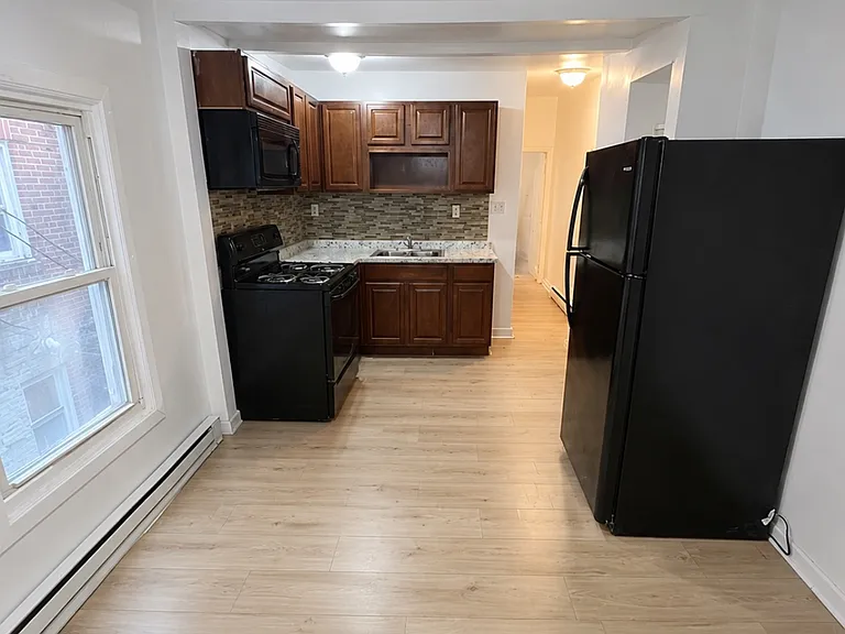 1117 Upland St #2 — Photo 4