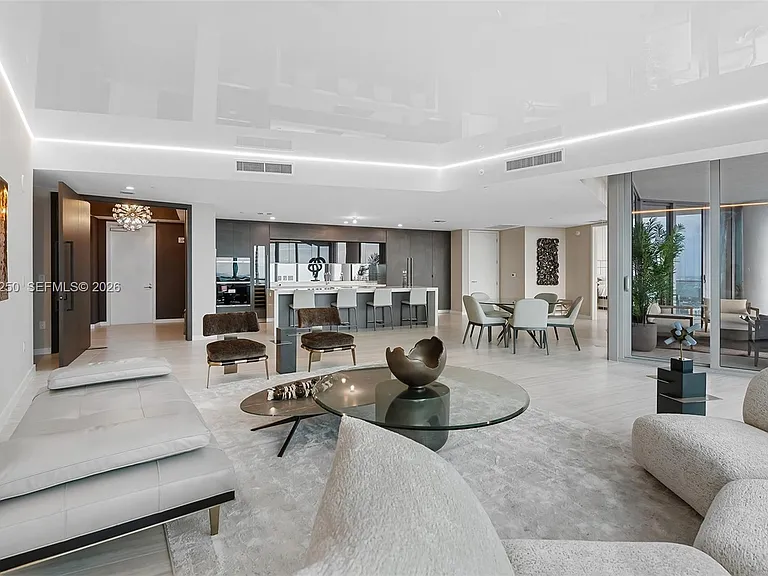 851 NE 1st Ave #Penthouse 4912 — Photo 2