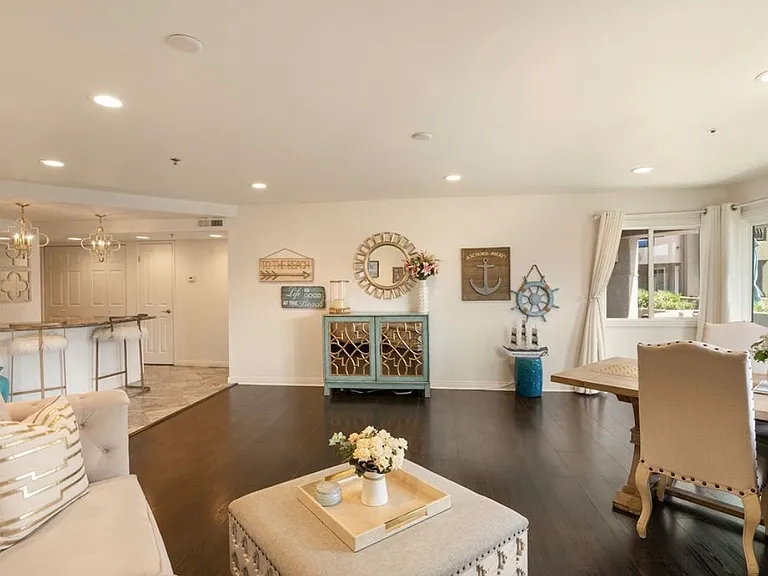 400 Lake St #105 — Photo 2