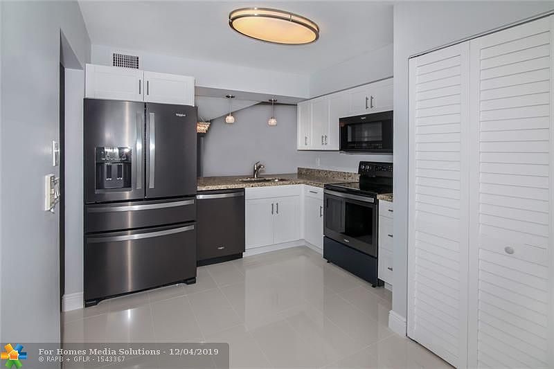 1st image of 480 NW 76th Ave APT 305