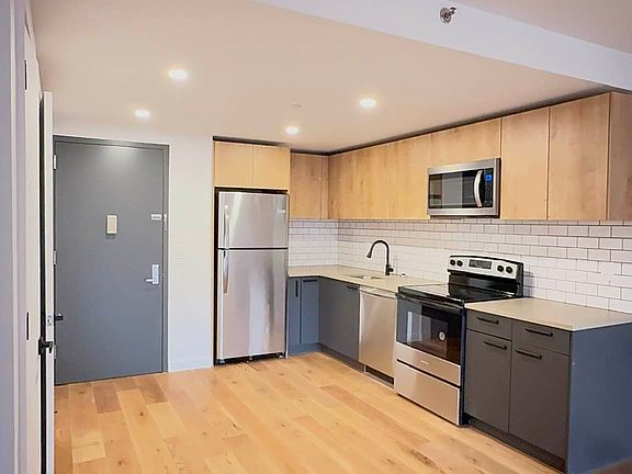 4th image of 336 E 112th St