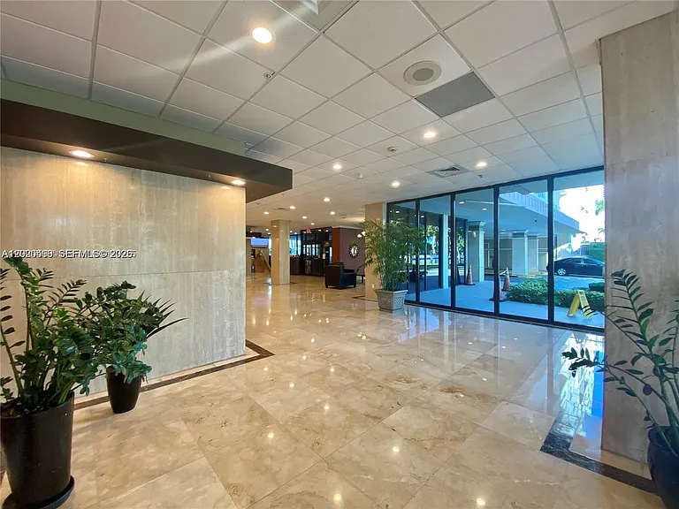 400 Kings Point Dr #811 — Photo 5