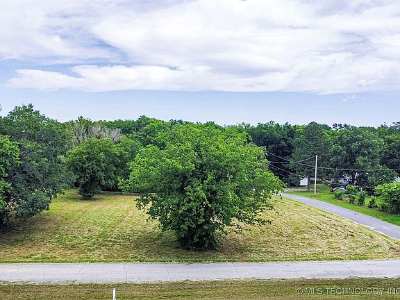 5th image of 715 S Cherokee St