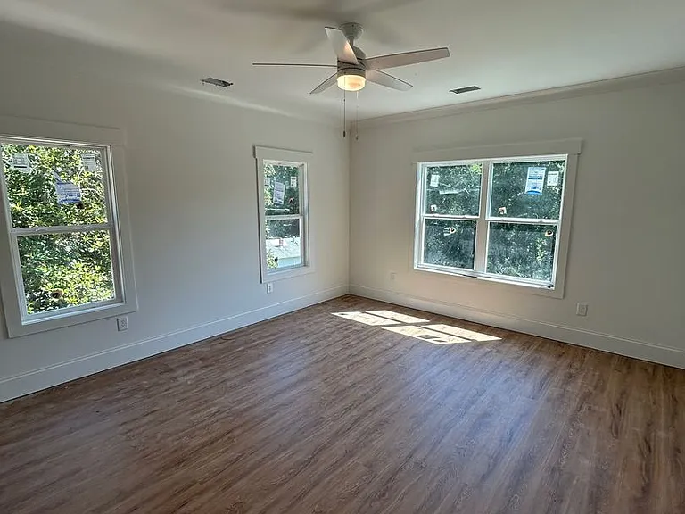 260 Griffeth St — Photo 10