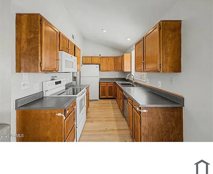 1118 E Utopia Rd — Photo 4