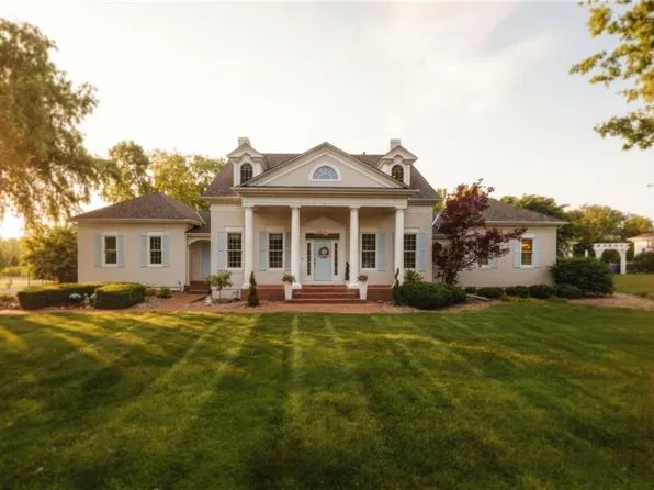14645 S Caenen Ln, Olathe, KS 66062