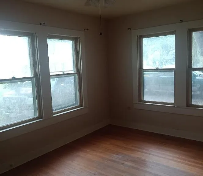818 Merry Ln — Photo 8