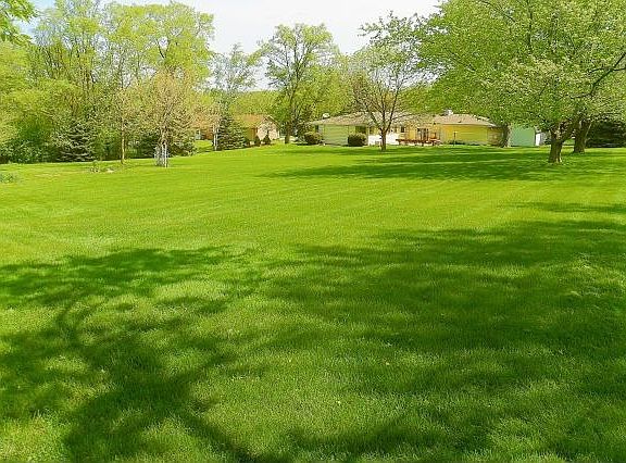 4th image of W274N475 Hilltop Dr