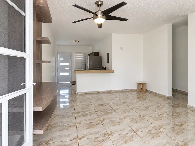 3 bed, 1.0 bath, 1200 sqft, $1,300 — Photo 3